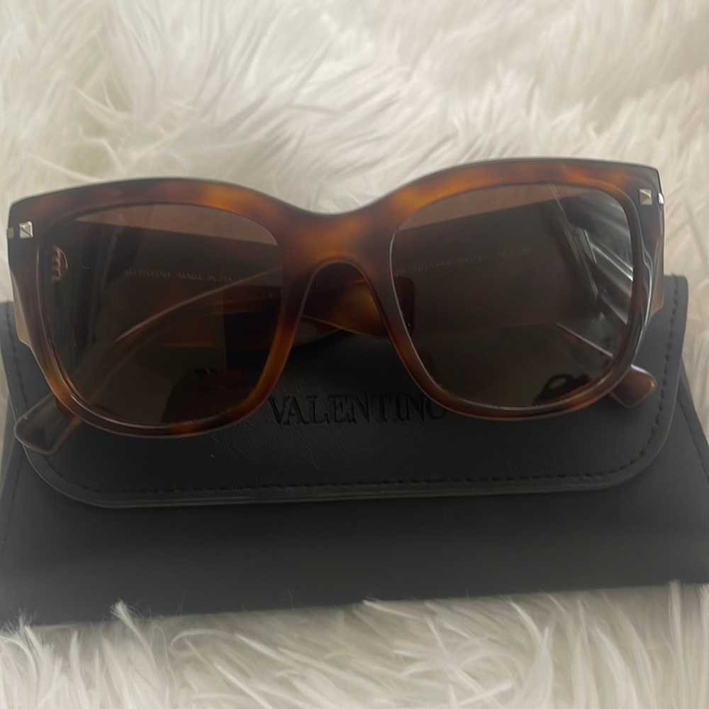 Valentino sunglasses 😎 💕